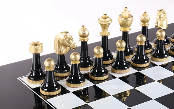 Classic Set White Black Version + Lacquered Wooden Chessboard