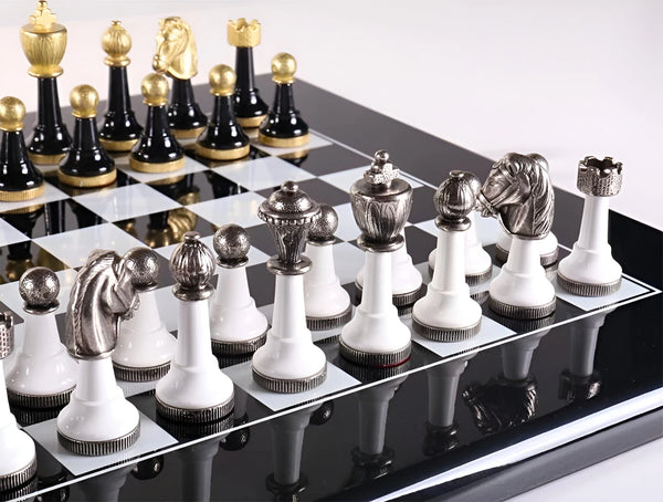 Classic Set White Black Version + Lacquered Wooden Chessboard
