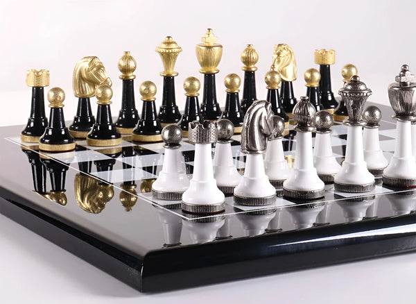 Classic Set White Black Version + Lacquered Wooden Chessboard