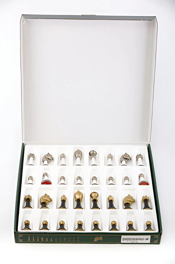 Classic Set White Black Version + Lacquered Wooden Chessboard