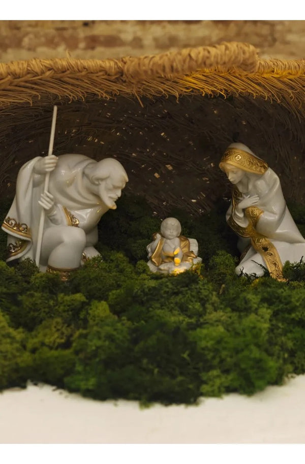 Baby Jesus Nativity Golden Lustre