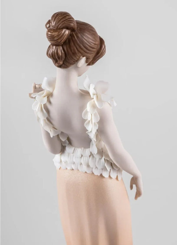Exquisite Embroidery Sculpture