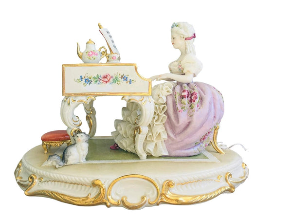 Lady at the piano