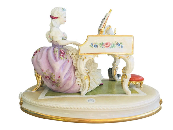 Lady at the piano