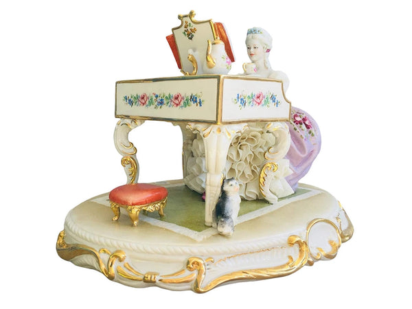 Lady at the piano