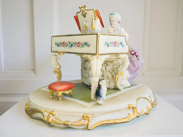 Lady at the piano