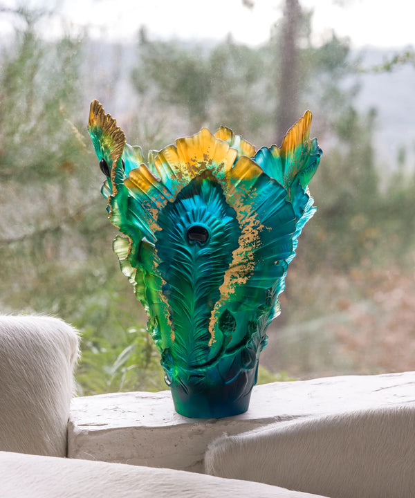 Large vase Gilden with gold leaf