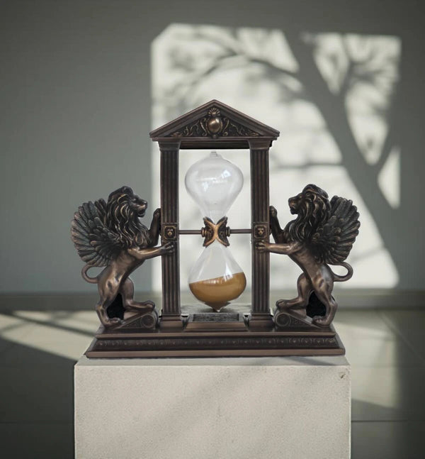 Hourglass with winged lions
