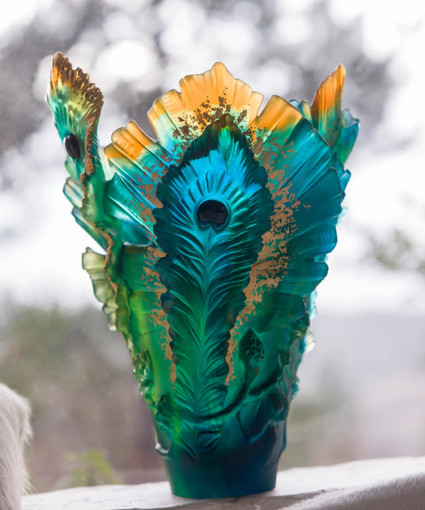 Large vase Gilden with gold leaf