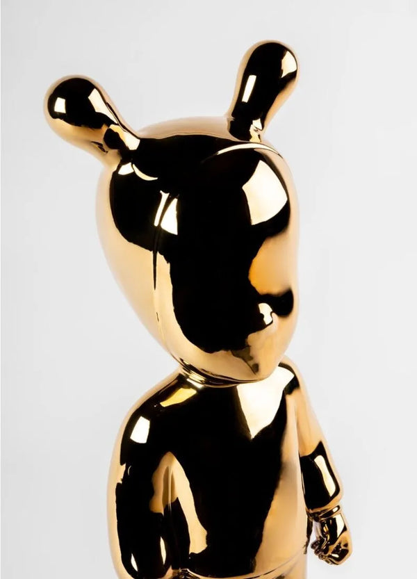 The golden Guest Big Sculpture