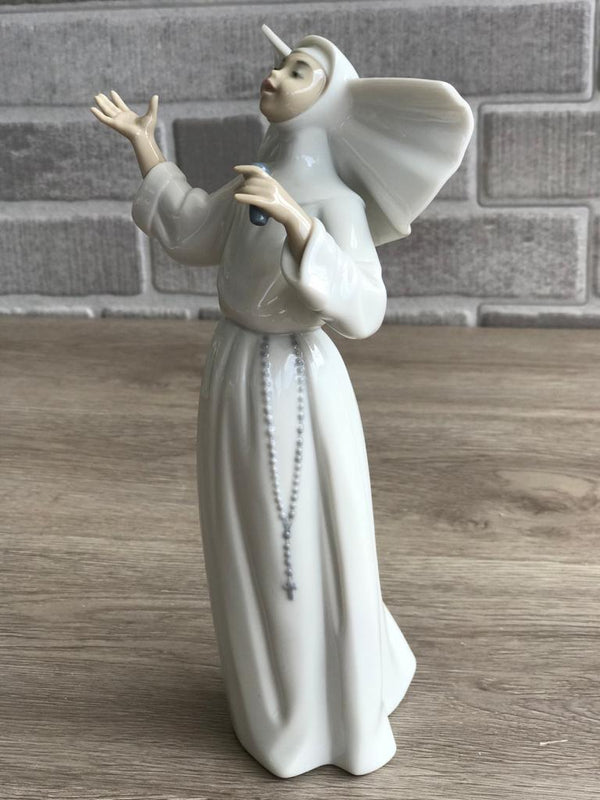 Sister Singing