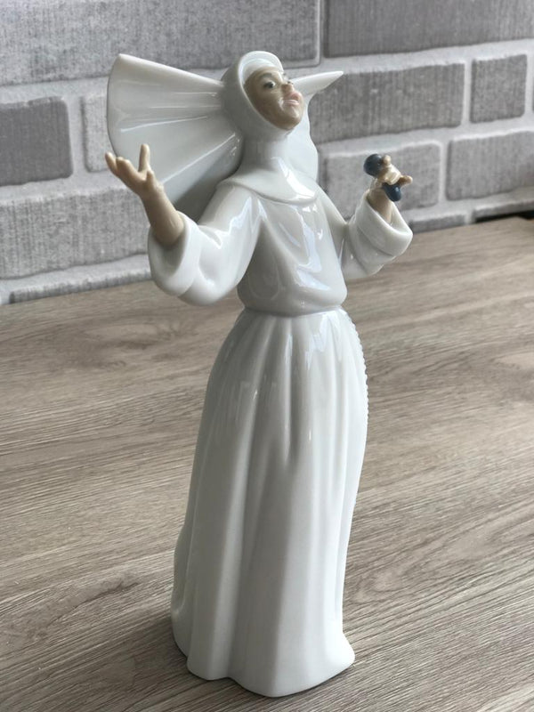 Sister Singing