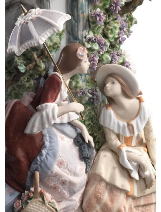 Ladies from Aranjuez Vase