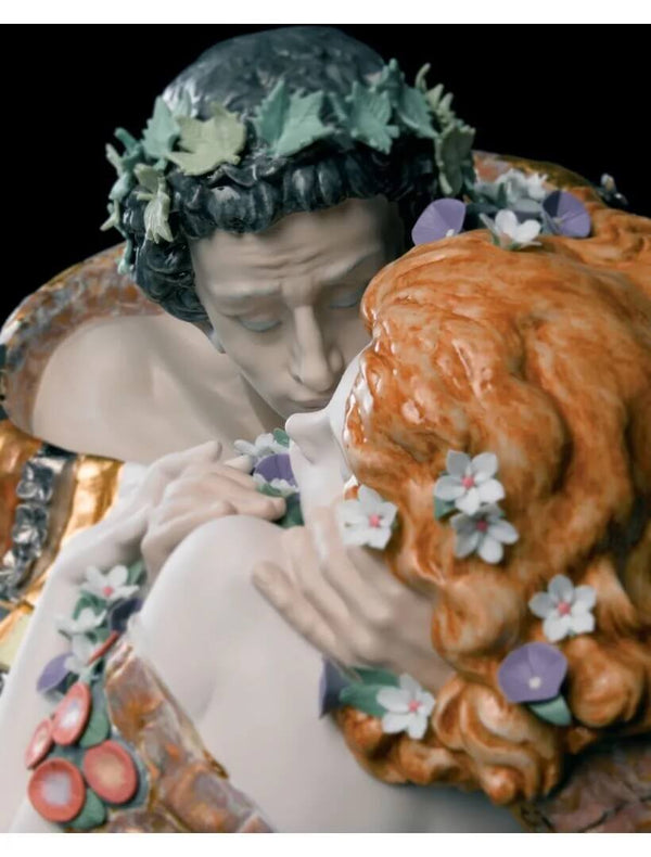 The Kiss Golden Lustre