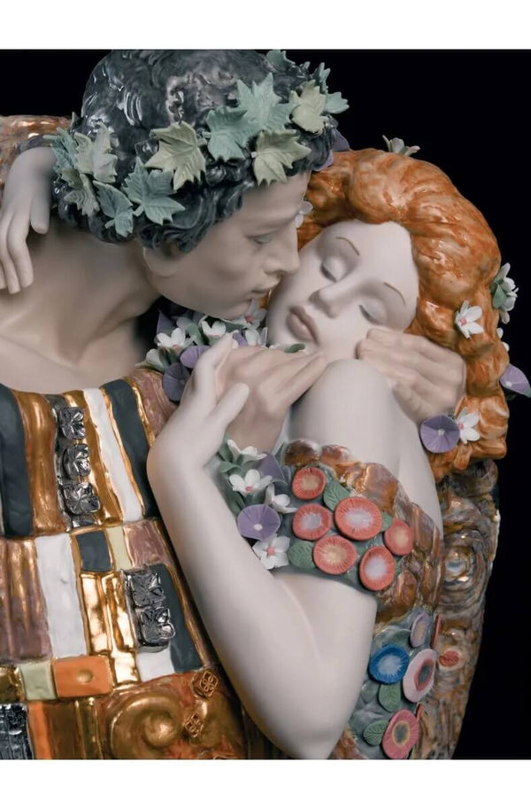 The Kiss Golden Lustre