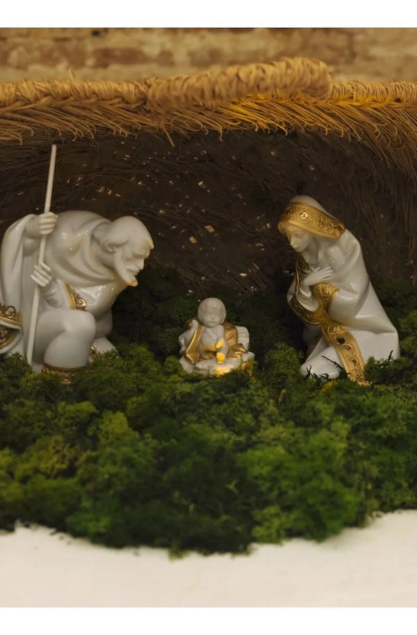 Mary Nativity Golden Lustre