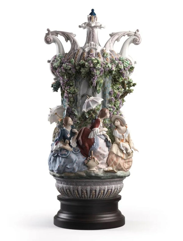 Ladies from Aranjuez Vase